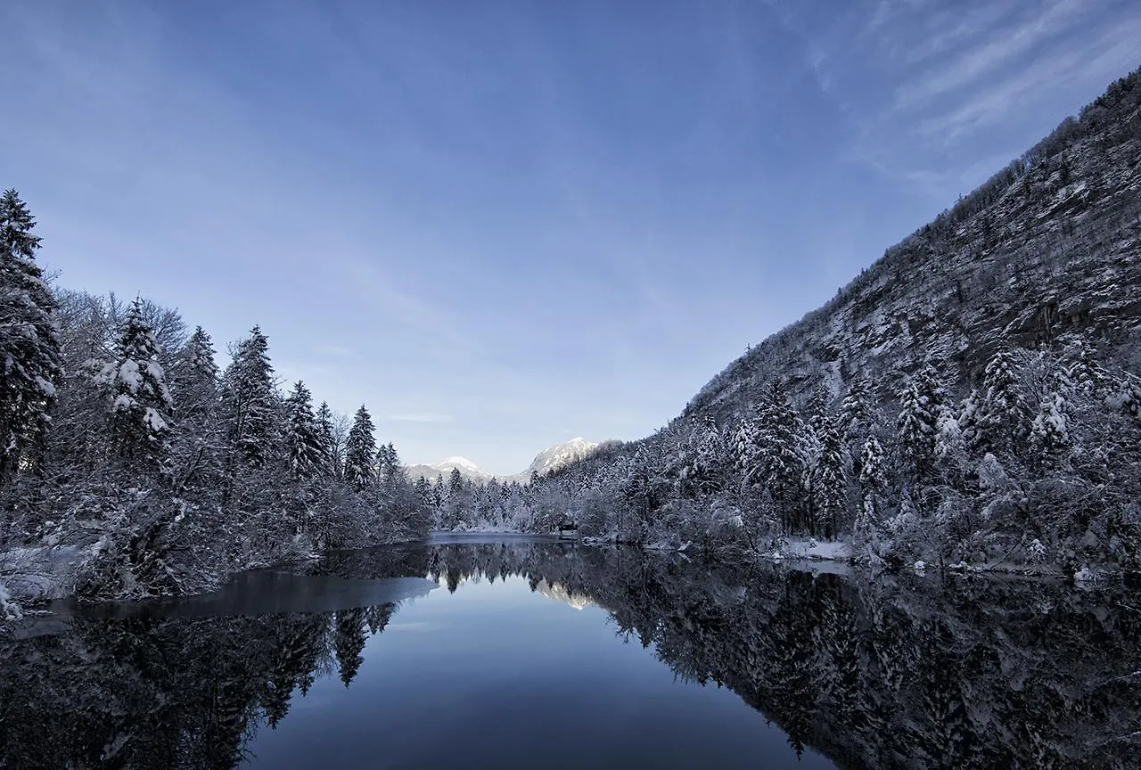 Yoho - International Youth Hostel contacts